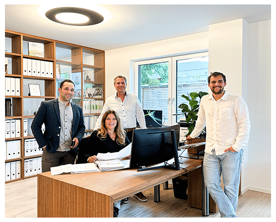 Immobilienmakler in NRW Teamfoto im Büro